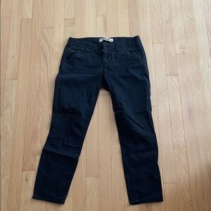 Aritzia TNA Midnight Black Capris